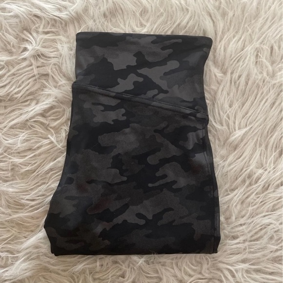 SPANX - Picture 4 of 5